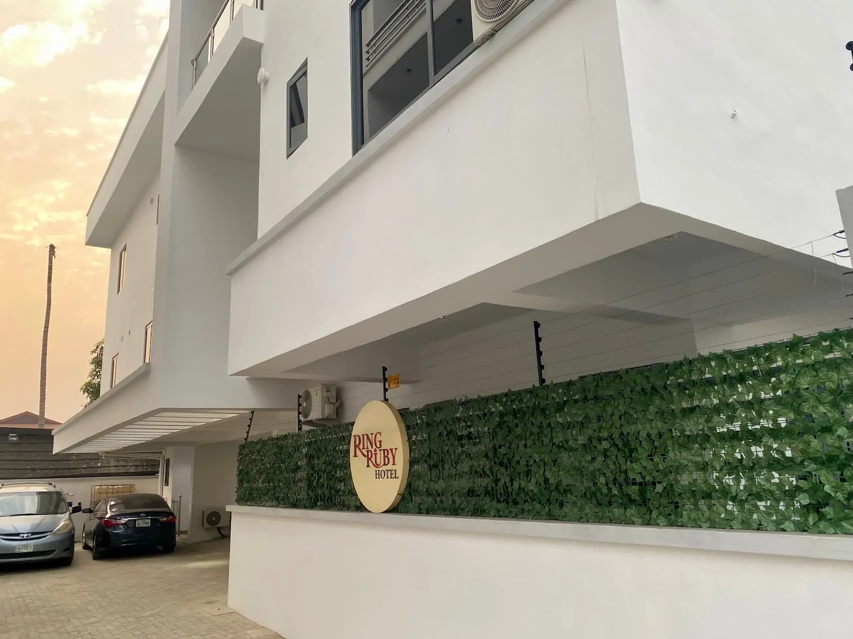 Ring Ruby Hotel Oduduwa Way - Serene boutique hotel in Ikeja GRA, Lagos